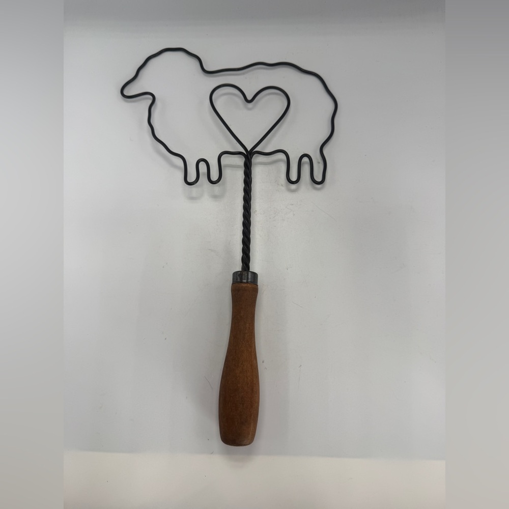 Antique Primitive Twisted Wire Metal Sheep Shaped Rug Beater, Wood Handle 13.5”